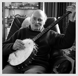 Clive with banjo by Julian Ward for WBS news
